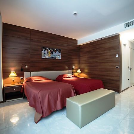 Family Center Hotel Atena Lucana Bagian luar foto