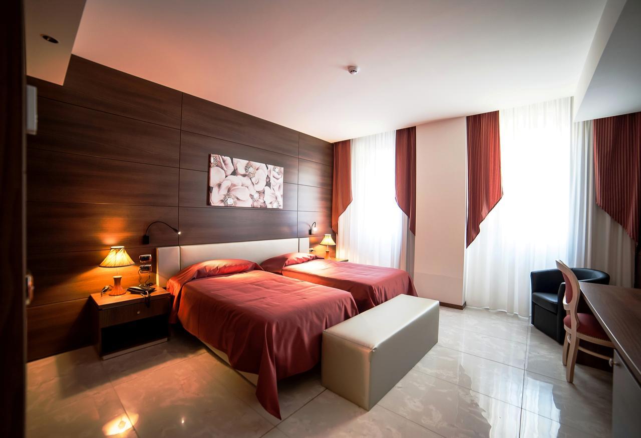 Family Center Hotel Atena Lucana Bagian luar foto