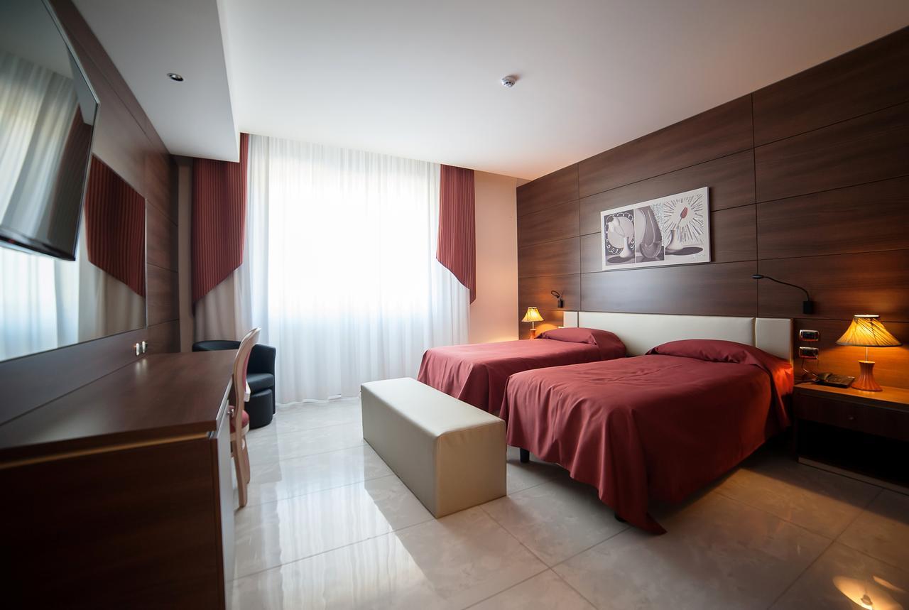 Family Center Hotel Atena Lucana Bagian luar foto